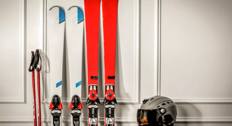 flying with skis