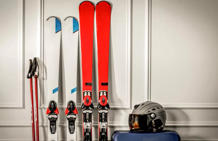 flying with skis